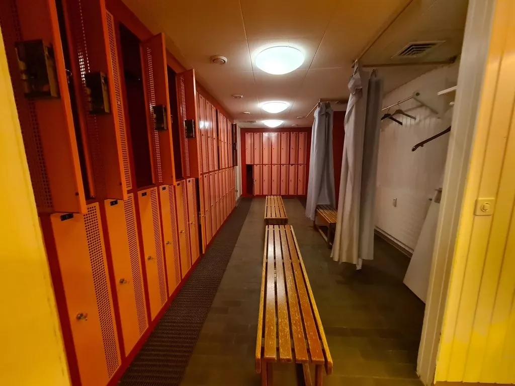 Vestiaires_hommes_2.jpg